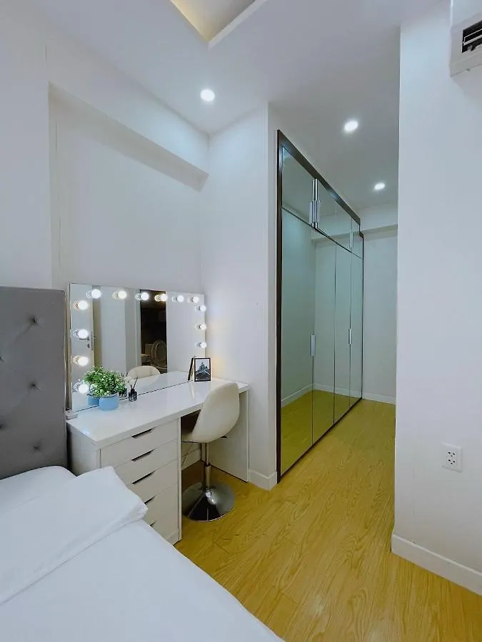 Vinhomes Central Park: Furnished Apartment in Shopping Hub Ho Chi Minh City