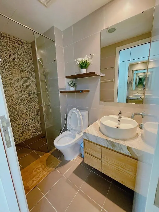 Vinhomes Central Park: Furnished Apartment in Shopping Hub Ho Chi Minh City