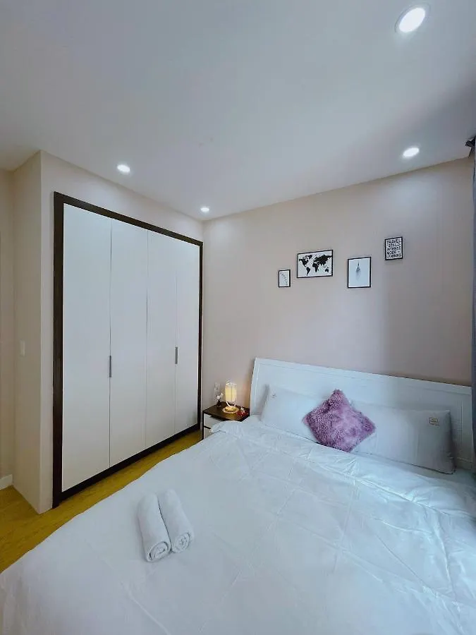 Vinhomes Central Park: Furnished Apartment in Shopping Hub Ho Chi Minh City