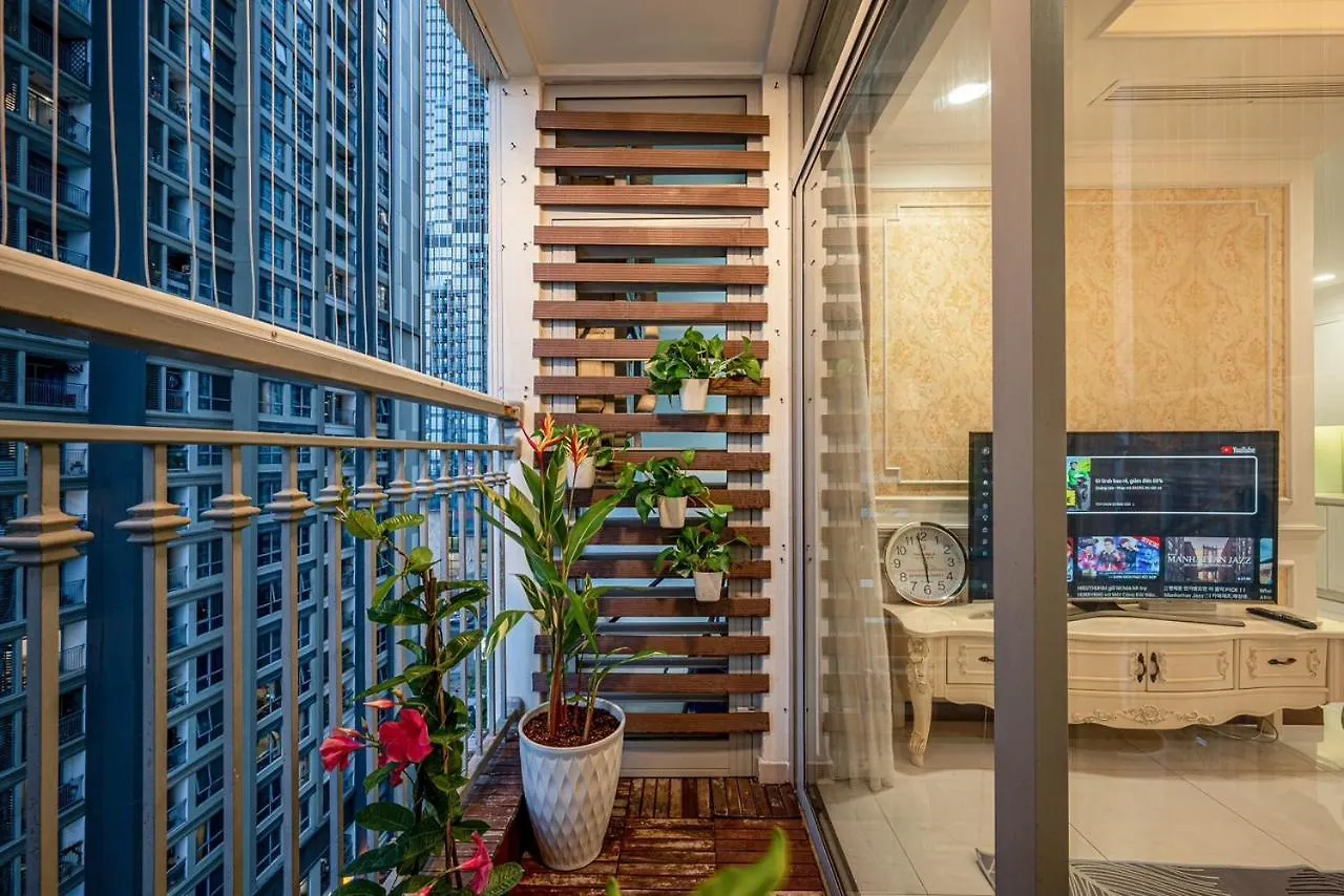 Vinhomes Central Park: Furnished Apartment in Shopping Hub Ho Chi Minh City